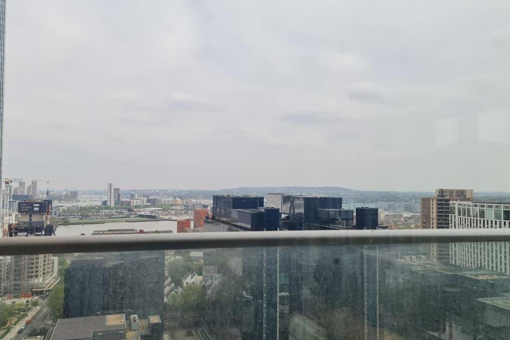 Skyview Waterside City Luxury Apartment Лондон Экстерьер фото